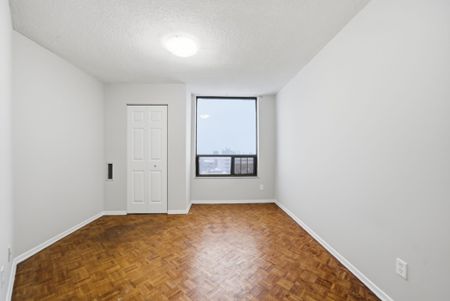 For Lease - 2350 Dundas Street Unit# 2009A, Toronto, Ontario - Photo 4