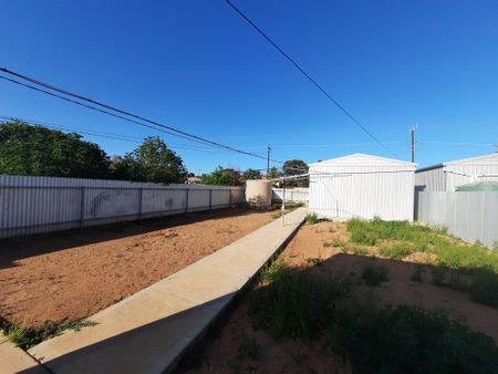 To register & apply for this property, please use this link: https://snug. com/ - Photo 2