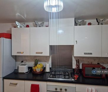 3 bedroom end of terrace house to rent - Photo 3