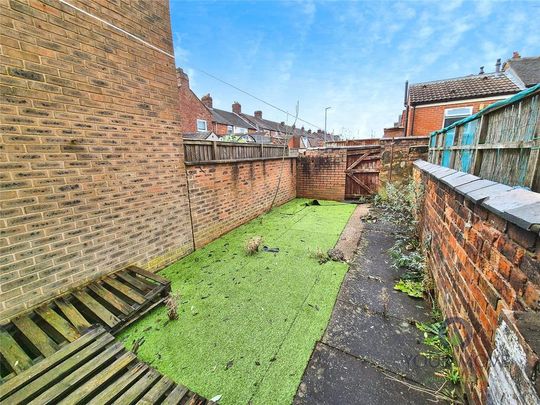 2 bedroom terraced house to rent - Photo 1