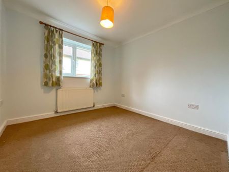 2 bedroom semi-detached bungalow to rent - Photo 4