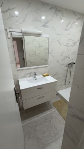 Location Appartement 4 pièces 65m² MARSEILLE 15ème - Photo 4