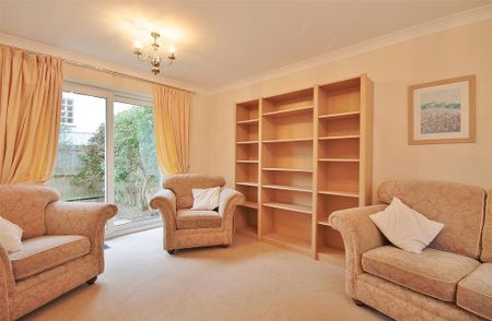 3 bedroom semi-detached house to rent - Photo 3