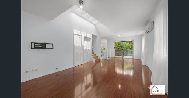 Modern & Stylish 3-Bedroom Duplex in Sought-After Gladesville Suburb - Photo 1