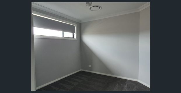 Modern Two Bedroom Duplex in Gledswoods Hills. - Photo 1