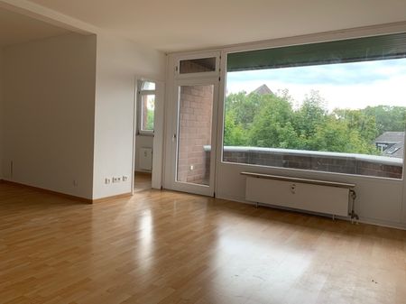 Frisch renovierte 1,5-Zimmer-Wohnung mit Sonnenbalkon, innenliegendem Wannenbad und TG- Stellplatz - Foto 4