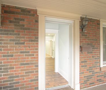 For Lease - 386 Wharncliffe Road, London South, Ontario - Photo 4