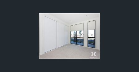 Sought-After Footscray Family Living - Photo 3