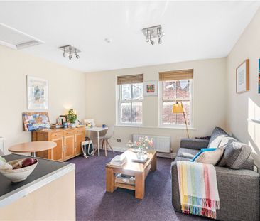 A first floor furnished flat in the heart of the bustling main stre... - Photo 2