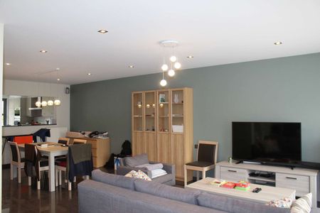 Eéngezinswoning met mooie, aangelegde tuin - Foto 2