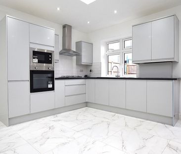 3 bedroom House To Let - Photo 2