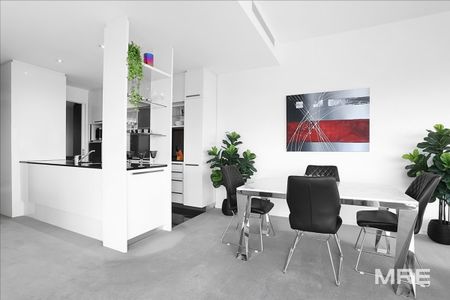 Furnished with uninterrupted views of Melbourne CBD - Photo 3