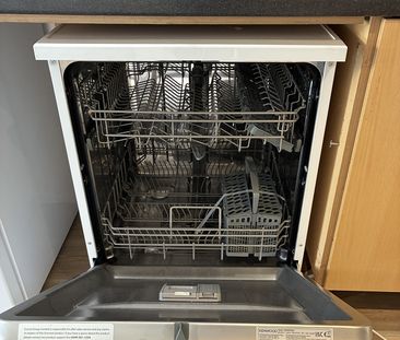 2 Bed Flat, Horfield, BS7 - Photo 2