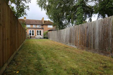 3 bedroom terraced house to rent - Photo 4
