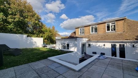 Lenham Avenue, Saltdean - Photo 3