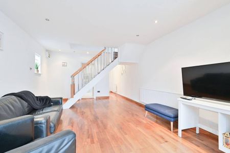 2 bedroom end of terrace house to rent - Photo 2