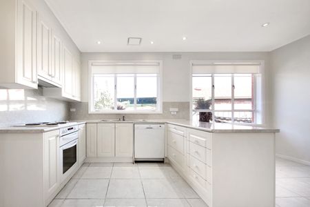4 Stratford Ave, Bentleigh East VIC 3165 - House For Rent | Domain - Photo 5