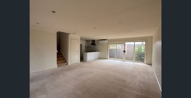 Spacious Family Townhouse - Photo 1