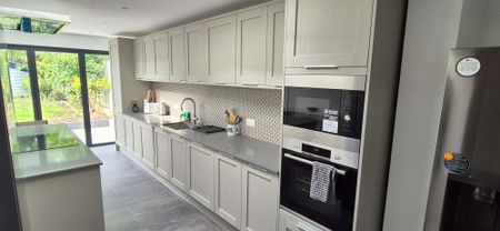 Sparkbridge Road Room 3 - Photo 4