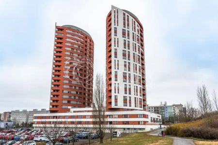 Velký byt 3Kk s balkonem, garáží a sklepem v 11 patře s výtahem - Photo 2