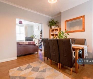 3 bedroom terraced house to rent - Photo 3