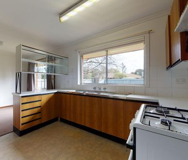 Family-Friendly Living Close to Schools, Shops & Parks - Photo 2