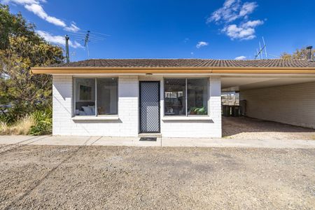 Stylish One-Bedroom Retreat Near Pakington Street - Photo 4