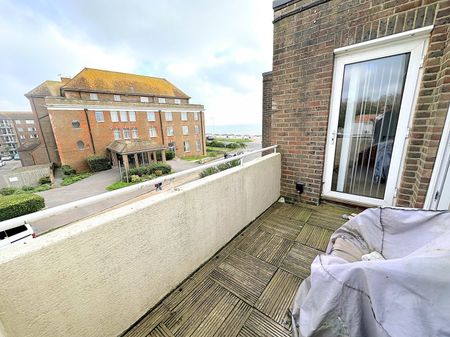 A 2 Bedroom Apartment Instruction to Let in Bexhill-on-Sea - Photo 3