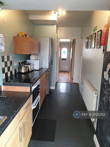 1 bedroom in a house share to rent - Photo 5