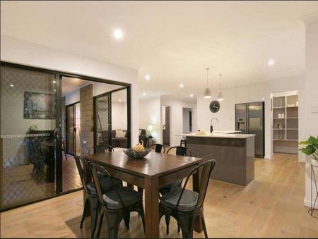 Spacious Modern 4-Bedroom Home on Half-Acre â Close to Hyperdrome Shopping Centre - Photo 4