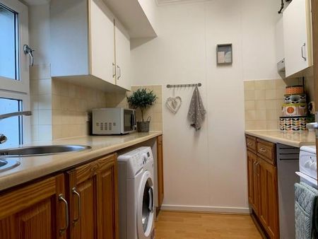 2 bedroom flat to rent - Photo 2
