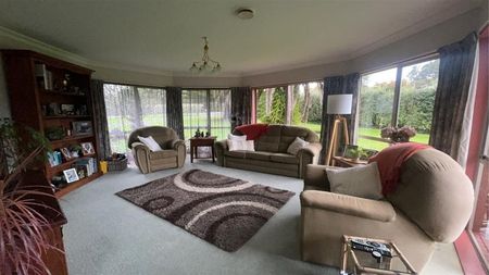 Family home close to town - Photo 2