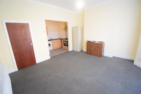 1 bedroom ground floor flat to rent - Photo 3