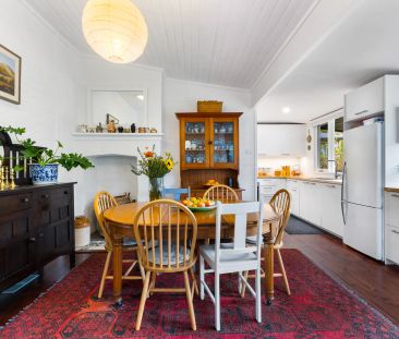 Charming Cottage With Studio, Lush Gardens & Peaceful Surrounds! - Photo 6