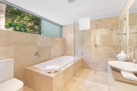 Executive Residence in Tranquil Setting - Photo 4