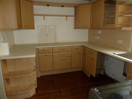 3 bedroom semi-detached house to rent - Photo 5