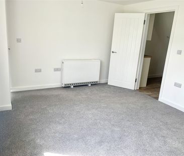 Avon Square, Upavon, Pewsey, SN9 - Photo 1