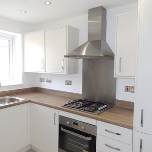 2 bedroom semi-detached house to rent - Photo 2