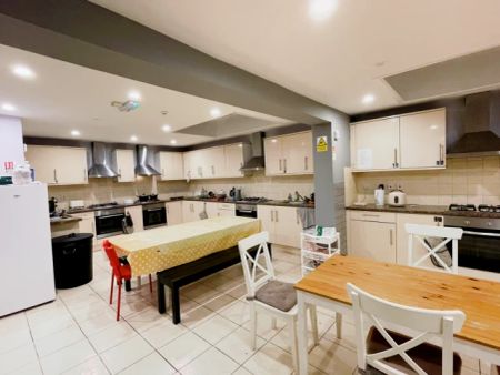 Large Ensuite - Photo 3