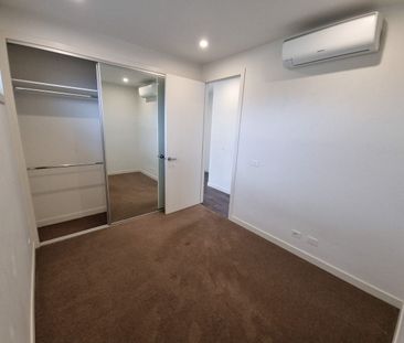 Parkside Living in a Prime Bentleigh East Location 🌿 - Photo 2