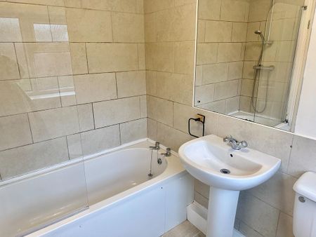 3 bedroom end of terrace house to rent - Photo 2