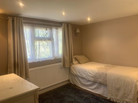 Room in a Shared House, Barking, IG11 - Photo 5