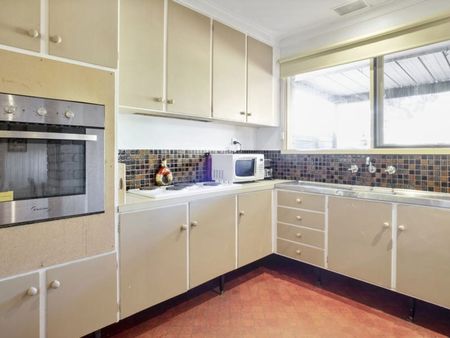 MIGHTY MALCOLM - Photo 3