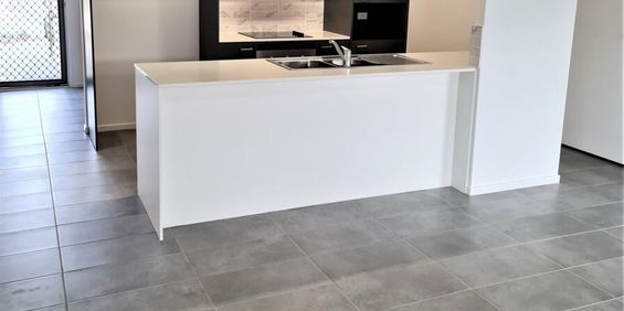 4-Bed Near Brand-New Townhouse With Two Ensuites! INSPECTIONS BY APPOINTMENT - Photo 3