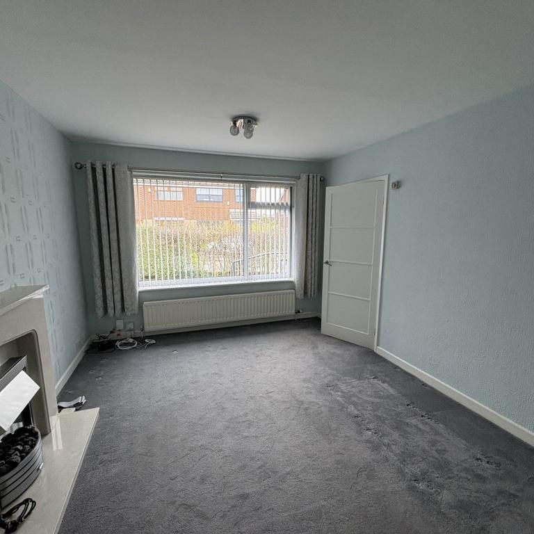 3 bedroom detached bungalow to rent - Photo 1