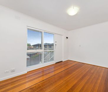 Well Maintained in Great Location - Photo 2