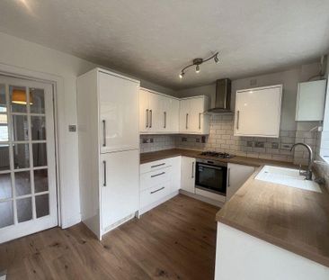 2 bedroom terraced house to rent - Photo 4