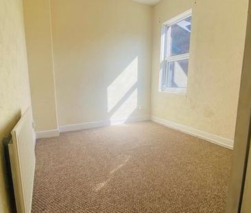 2 bedroom end of terrace house to rent - Photo 1