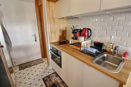 Studio à louer à la semaine sur la place du village - Photo 3