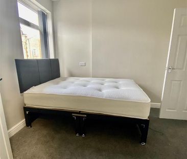 4 bedroom private hall to rent - Photo 3